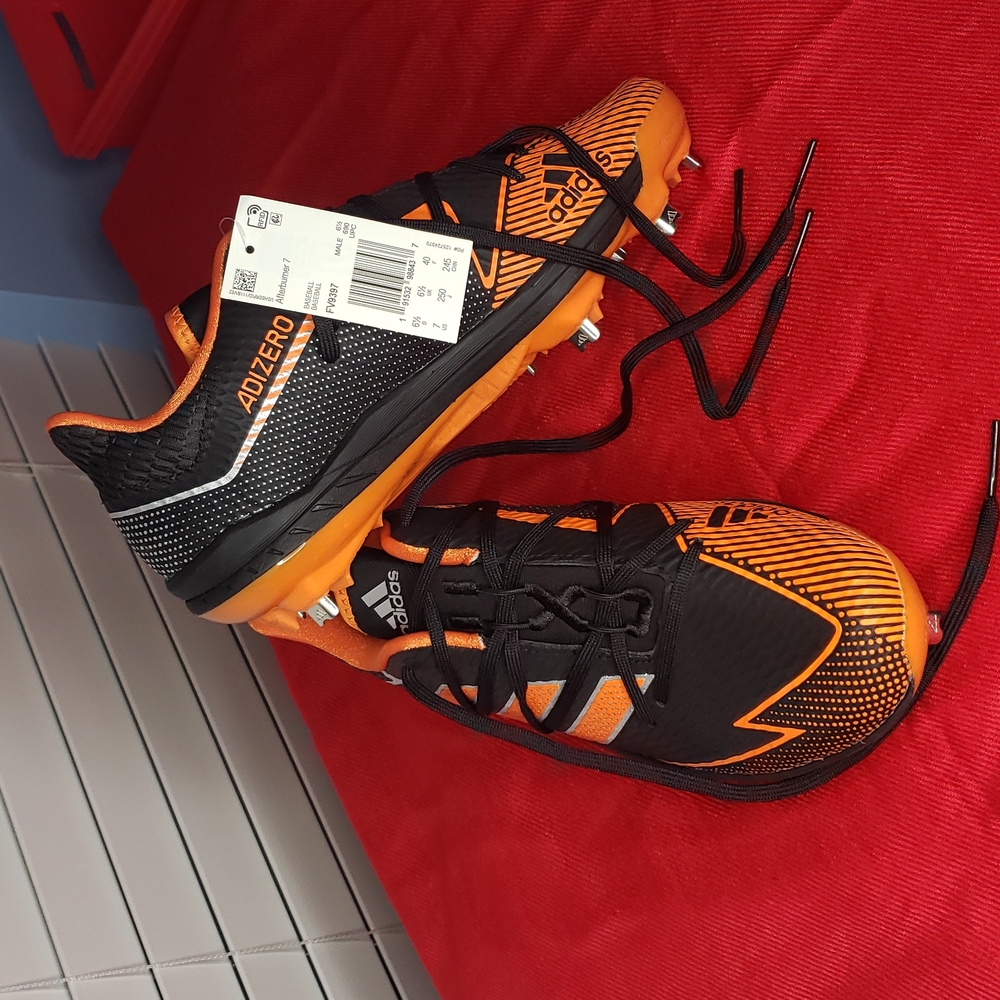 Baseball Cleats - Picture 2 of 10
